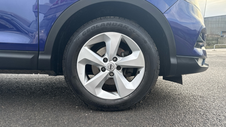 Nissan Qashqai 1.3 DiG-T Acenta Premium 5dr Petrol Hatchback